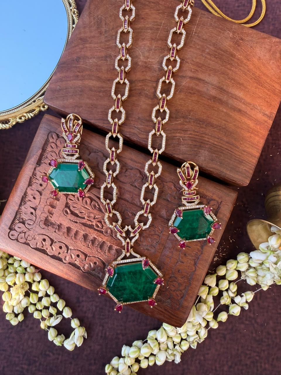 AHNVI PENDENT SET - Image 2