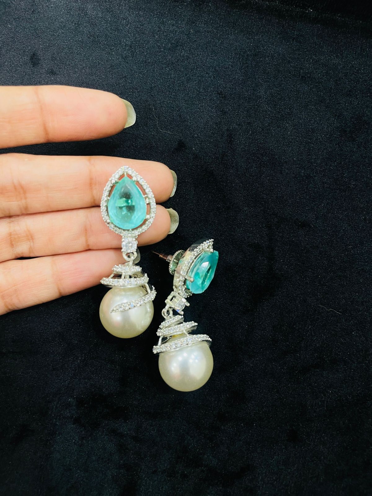 ARIEL PEARL EARRING