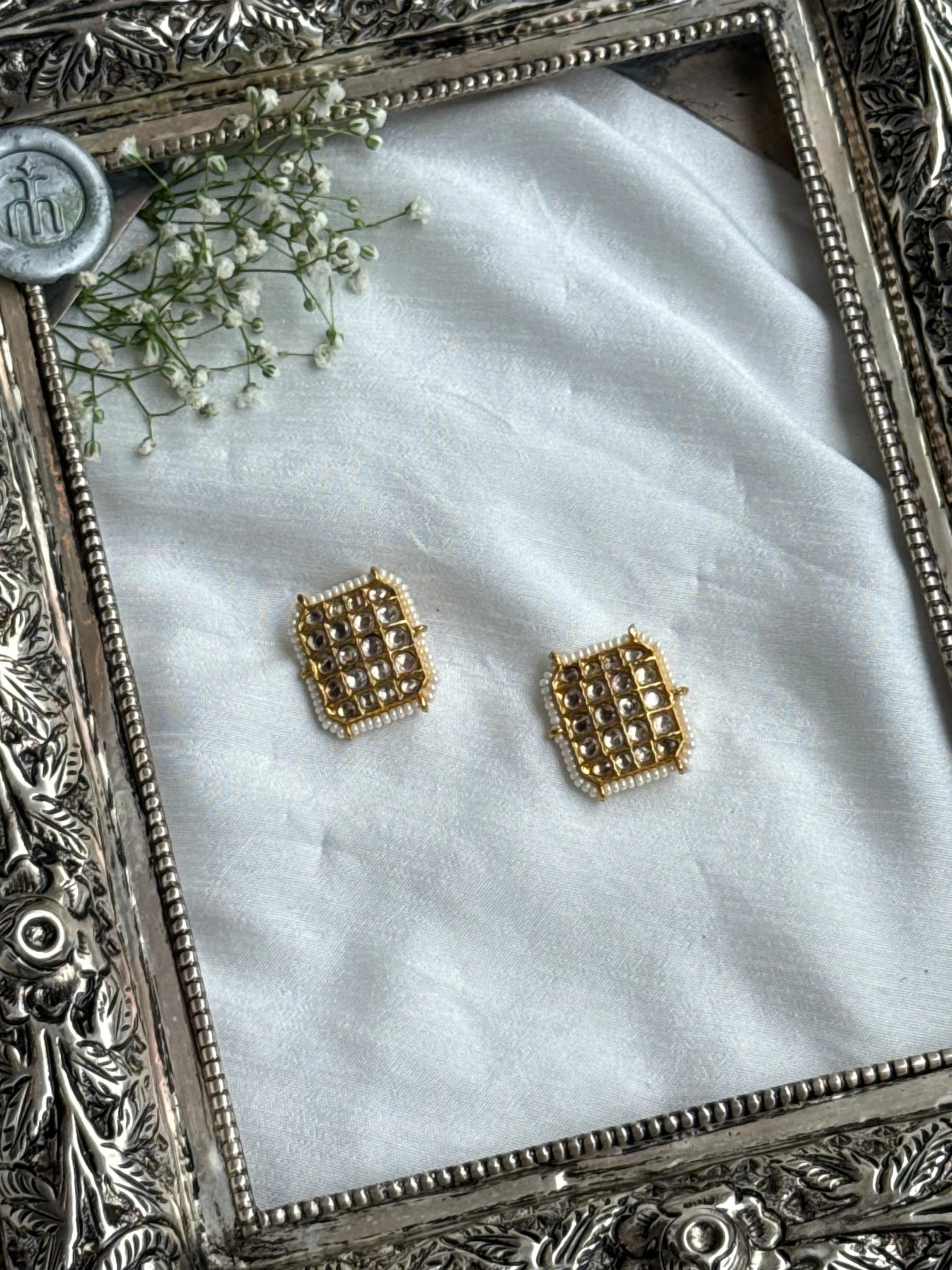 Arushi Kundan Studs (White)