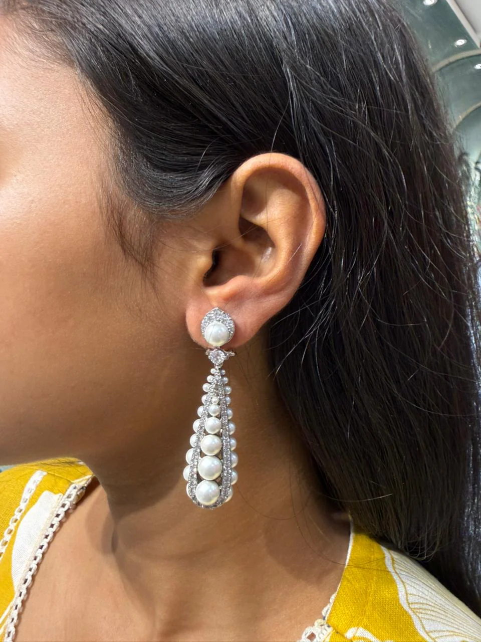 BAUBLE PEARL LONG EARRING - Image 4
