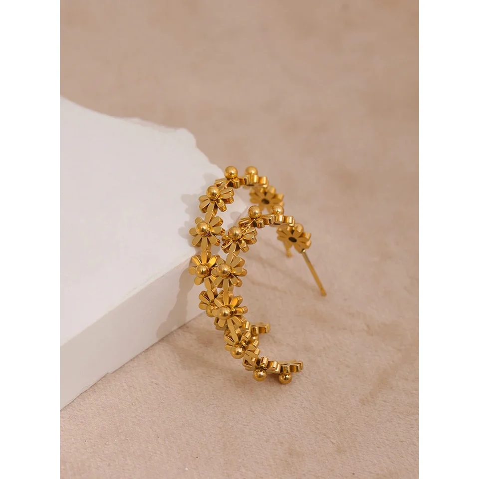 BETSY FLOWER HOOPS - Image 4