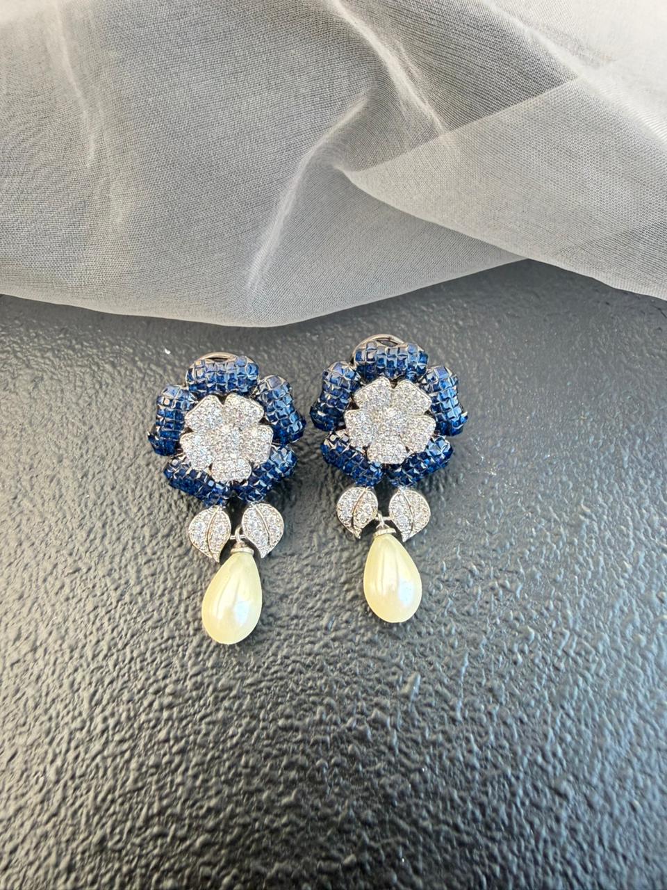 BIANCA FLOWER EARRING - Image 5