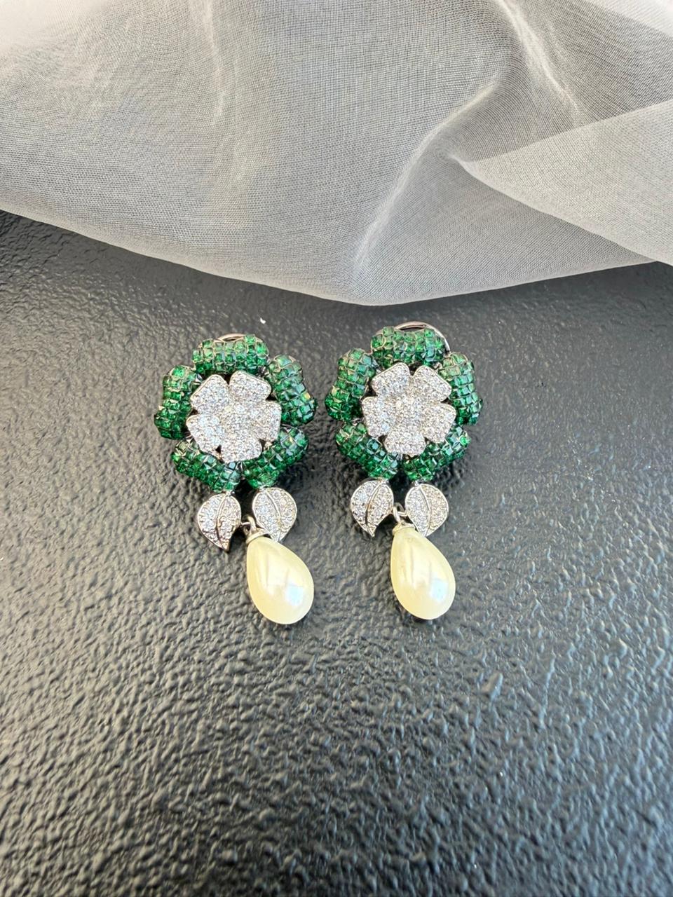 BIANCA FLOWER EARRING - Image 6