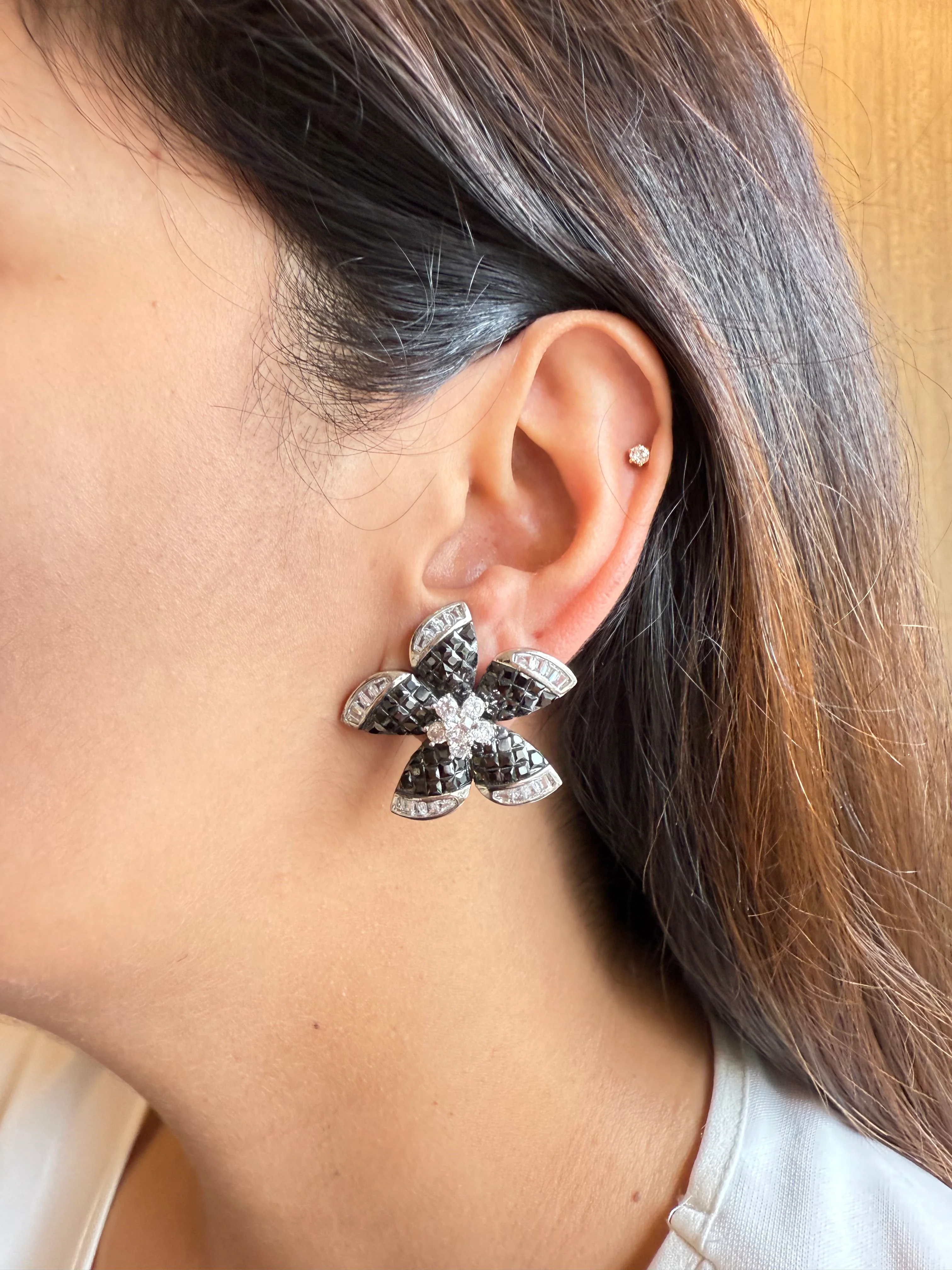 MOSAIC FLOWER STUD (BLACK) - Image 3