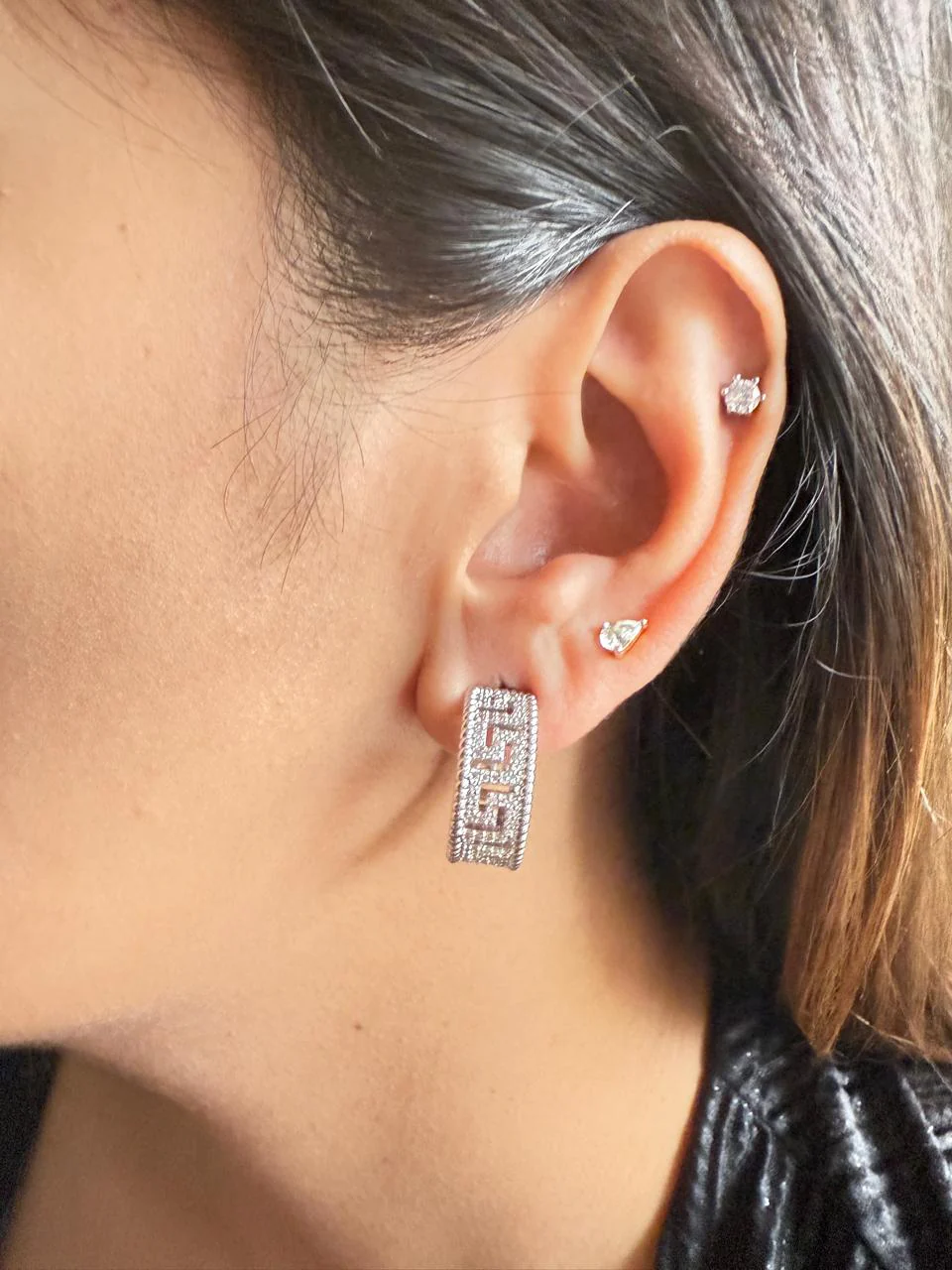 DAISY 92.5 SILVER HOOPS