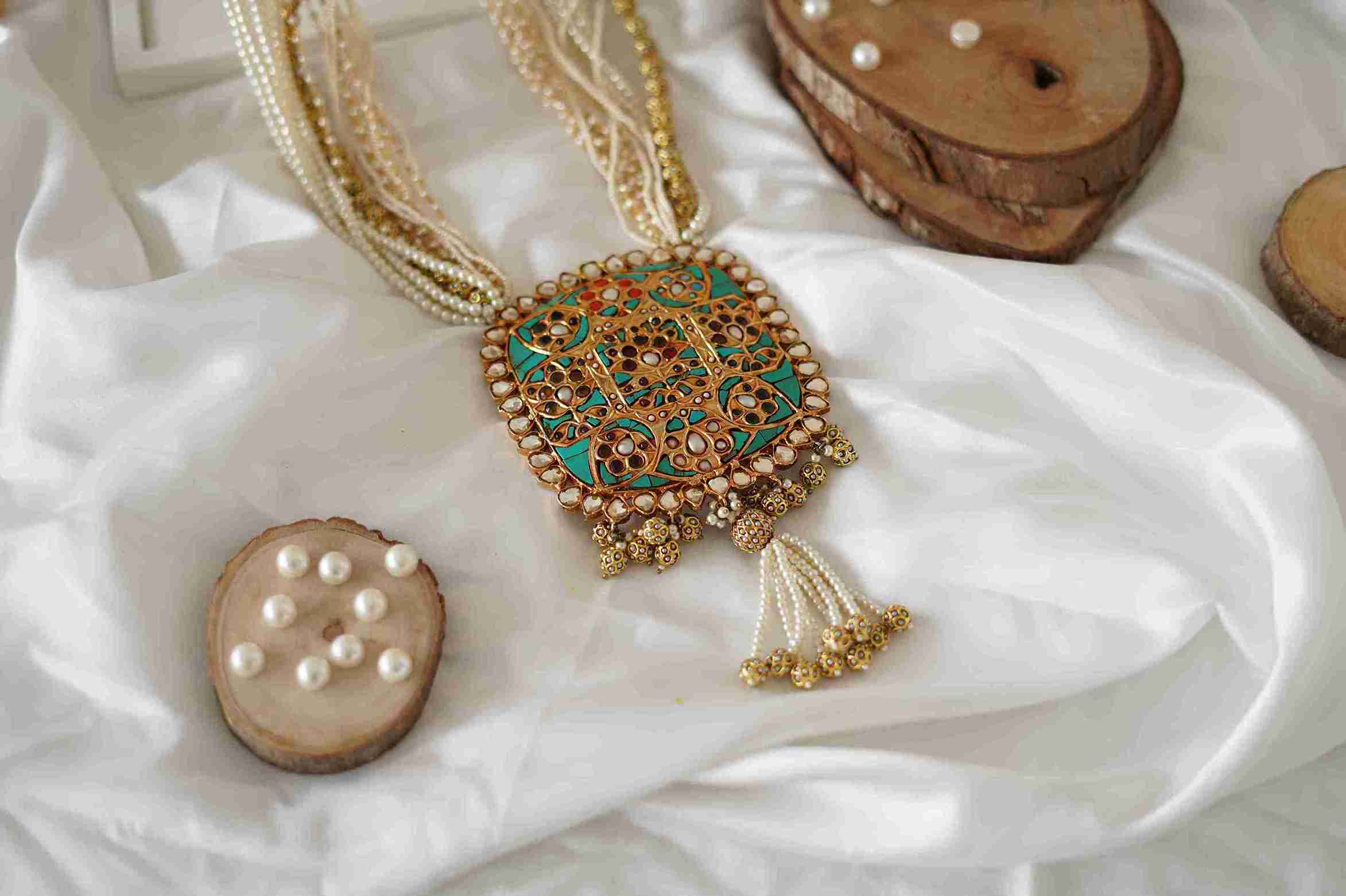 DEVKI LONG NECKALCE