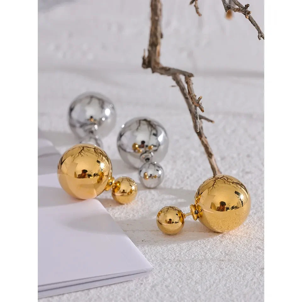 DOUBLE SIDED STUDS (gold/silver) - Image 3