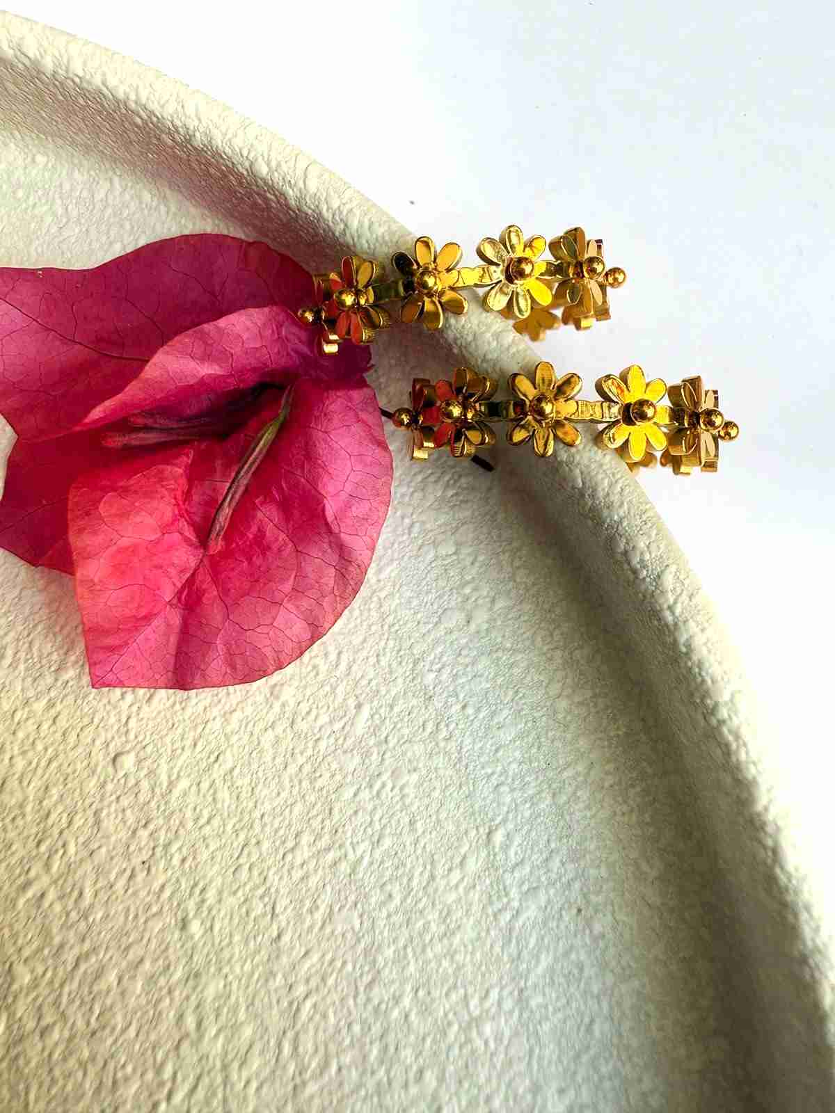 FLOWER DOT HOOPS