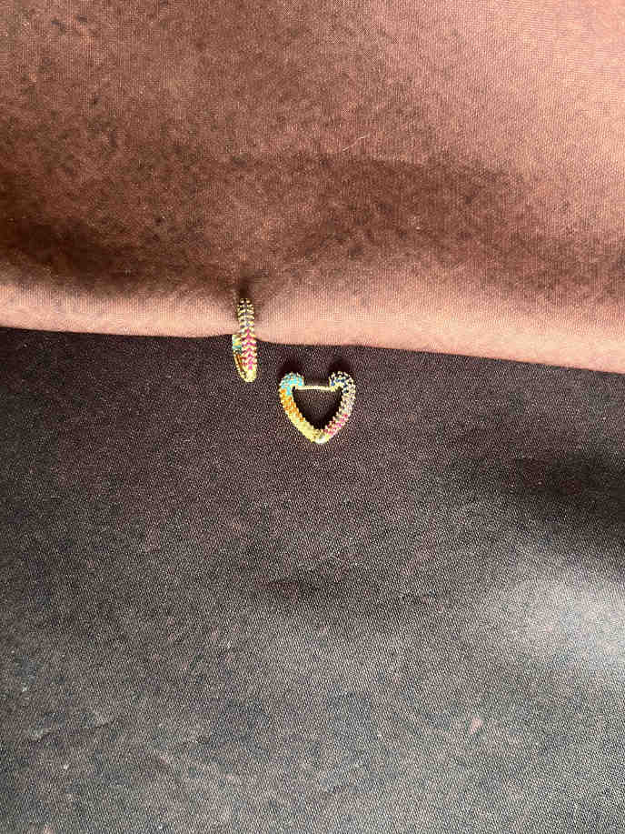 KACIE MINI HEART HOOPS - Image 3