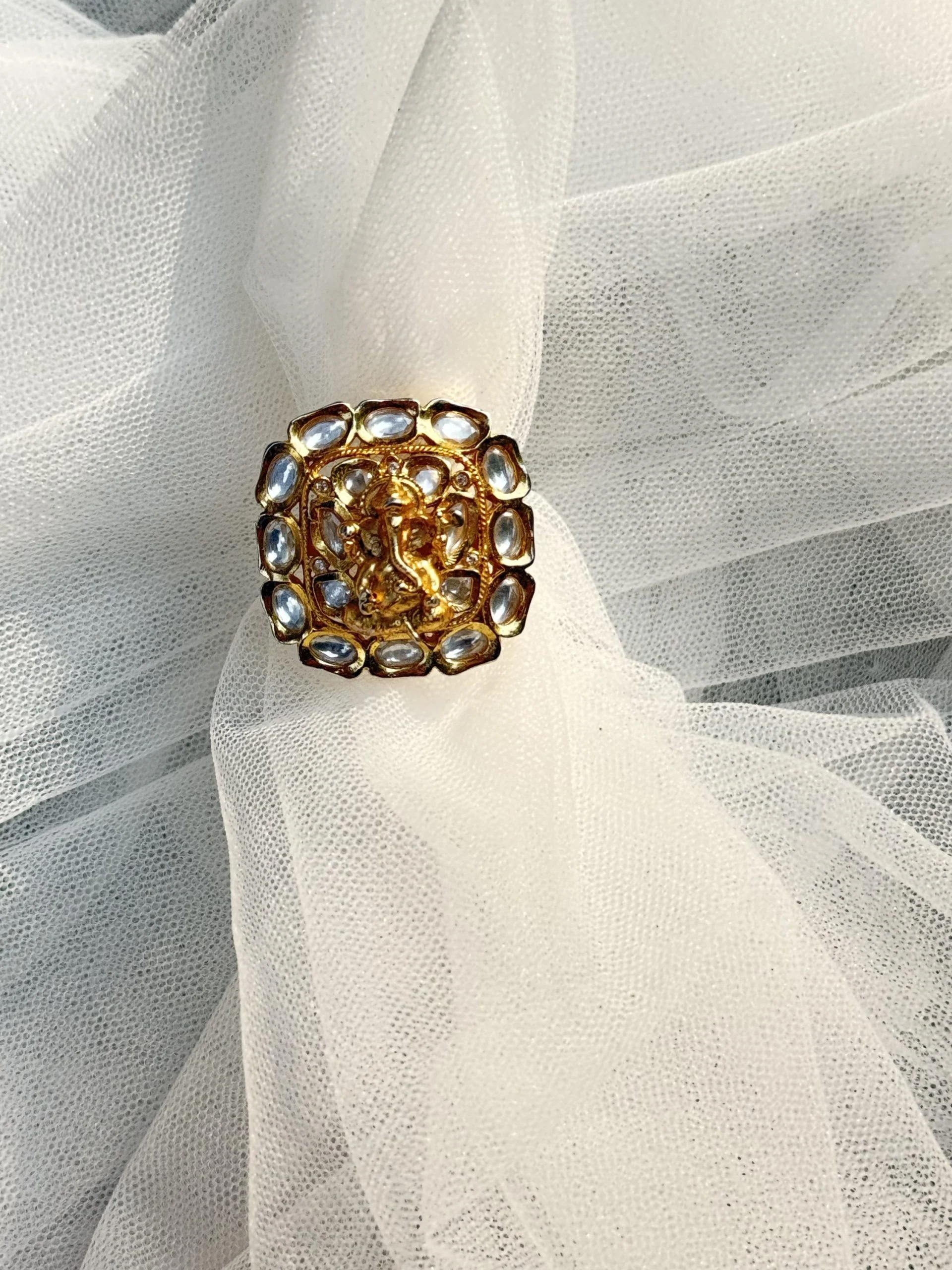 Myra ring