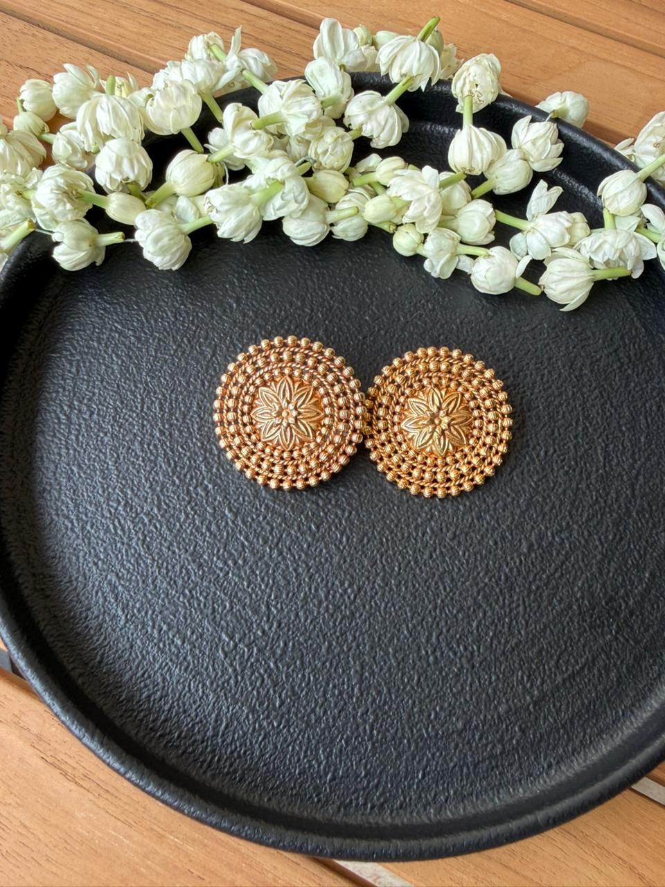SAHILA GOLD STUD