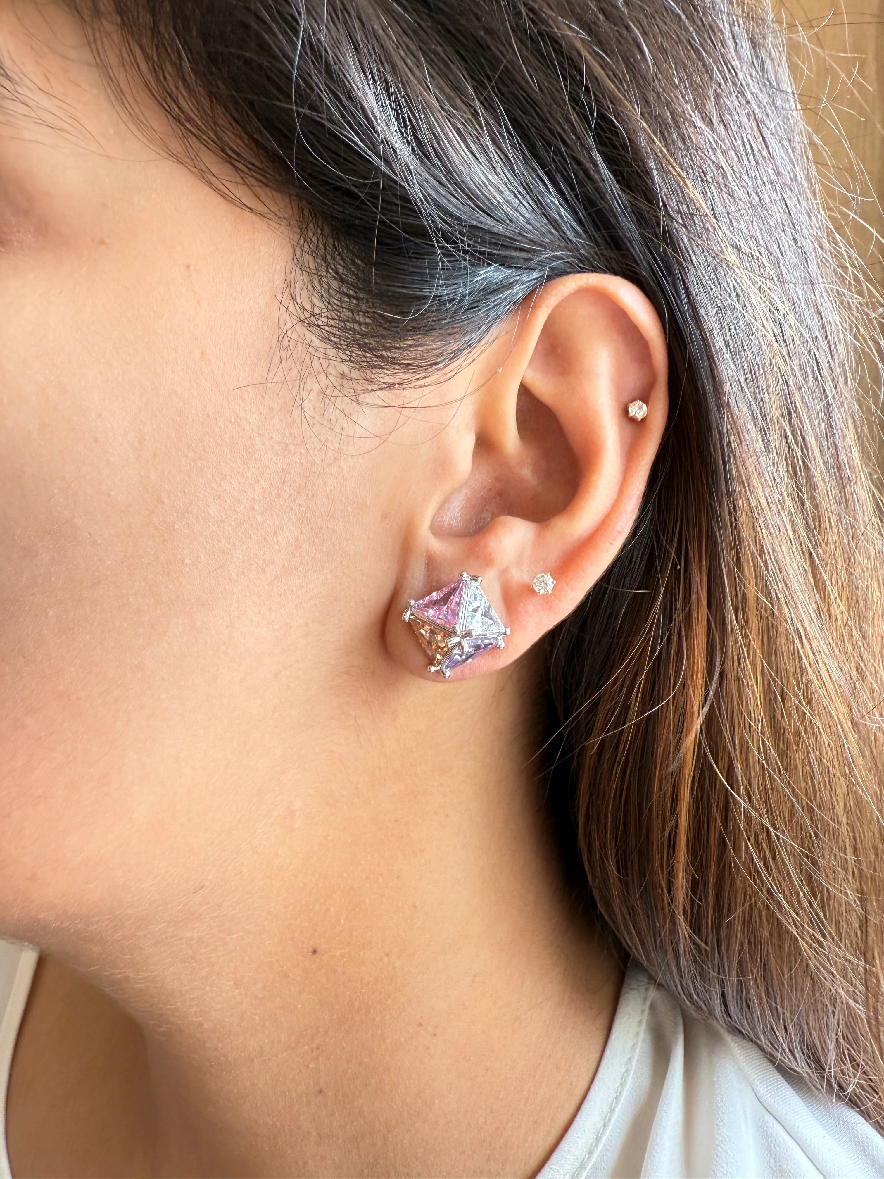 SWAROVSKI TRIANGLE MINI STUD - Image 3